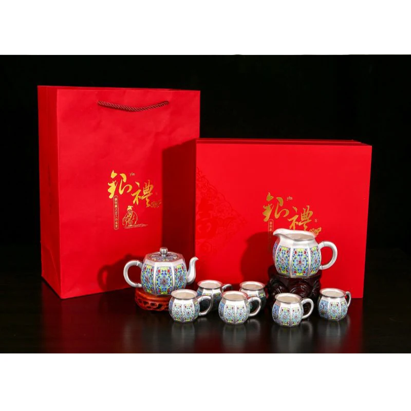 Рисунок 3 - Чайник из серебра 999 пробы в стиле ретро