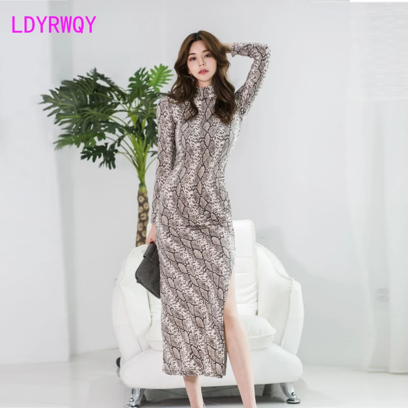 2019 Korean version of the autumn exquisite curve side slit python pattern slim dress