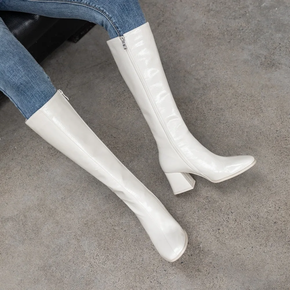Arden Furtado/Модная женская обувь; зимние пикантные элегантные женские сапоги из лакированной кожи на молнии; цвет синий; белые сапоги до колена