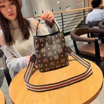 

Large Capacity Women Shoulder Bags Handbags Luxury Pu Leather Crossbody Bag Casual Totes Simply Buckets Bag Purse