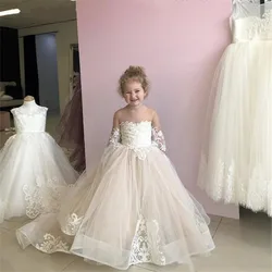 New Cheap Lovely Flower Girls Dresses Illusion Neck Lace Appliques Tulle Long Sleeves Sheer Back Bow Puffy Birthday Child Girl P