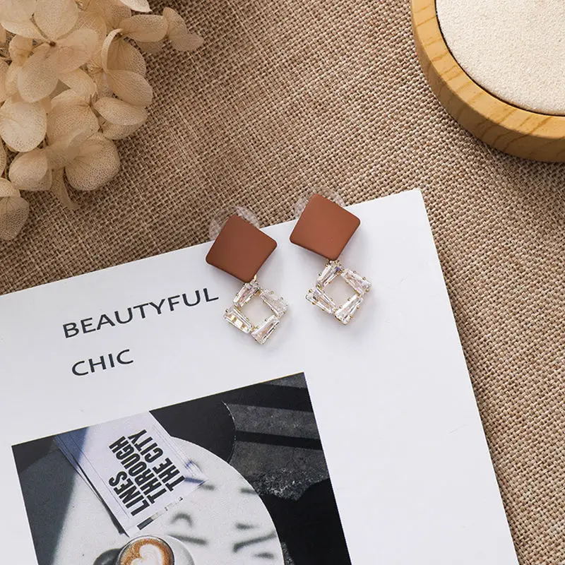 Korean Temperament Color Sweet Girl Rhinestone Earrings Simple Geometric Rhombus orecchini Party Accessoryc aretes de mujer - Окраска металла: B Brown