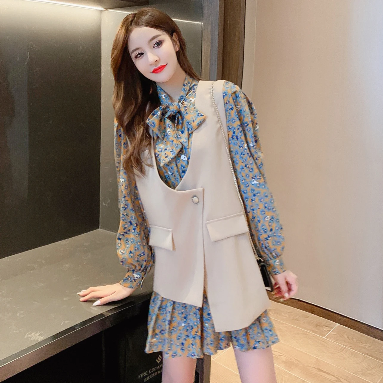 Рисунок 3 - Женское асимметричное платье-рубашка с бантом