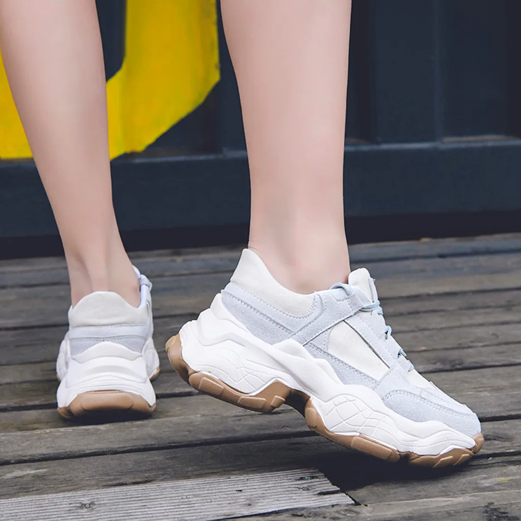 Белые кроссовки на платформе; туфли из губчатого материала; женская обувь с ремешком, визуально увеличивающая рост; обувь для папы на платформе