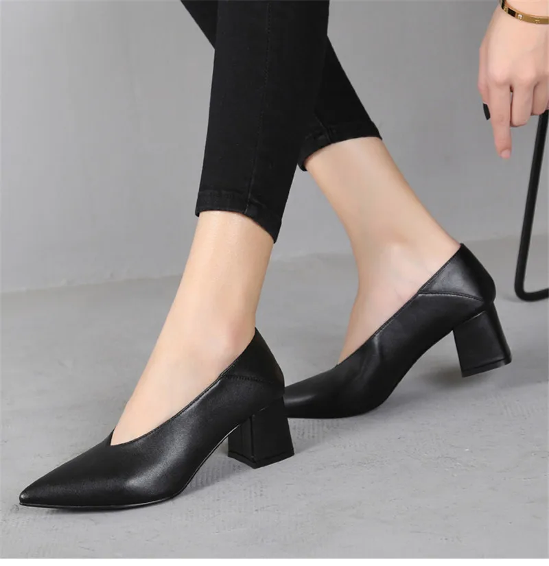 Comfortable Pointed Toe Pumps Single Shoes Women 2020 Spring New Thick Heels Soft Leather Grandma Shoes Retro Office Lady Shoes  (10)