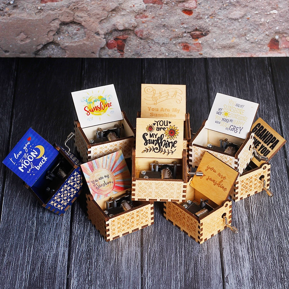 Деревянная резная музыкальная шкатулка в античном стиле с ручным приводом Queen You