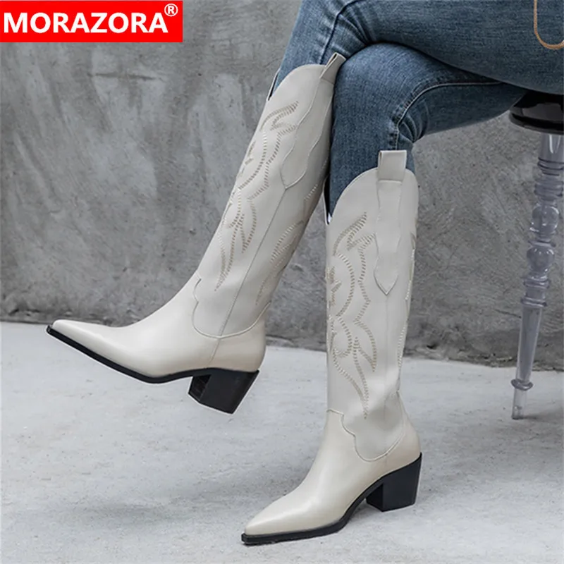 MORAZORA/Новинка года; брендовые сапоги до колена из натуральной кожи; модные зимние женские сапоги на среднем каблуке с острым носком; цвет черный, белый