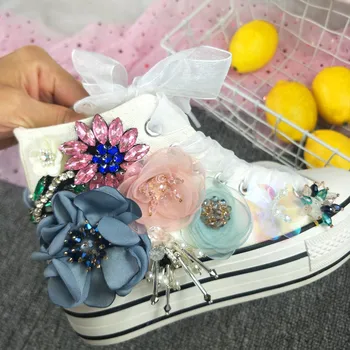 

2020 autumn new inner heightening high top canvas shoes flower lace platform platform crystal sweet beauty shoes white shoes