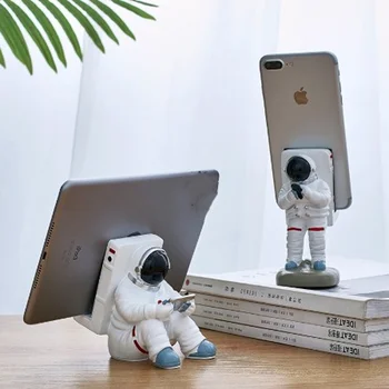

Mobile phone holder resin astronaut figurine home decoration office desk accessories practical desktop rack home decoration