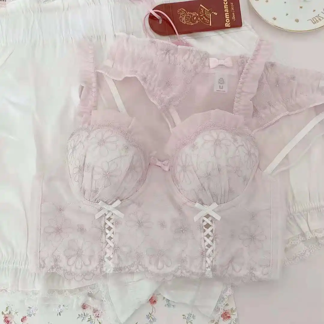 Japanese sexy sweet underwear no steel ring embroidery comfortable langerie upper support gathering mold cup cute girl bra set