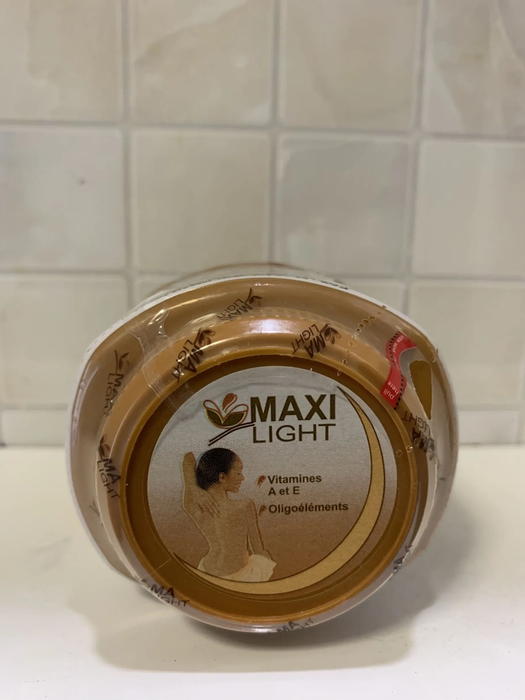 Maxi Light | Осветляющий И Очищающий крем для тела | 135 мл