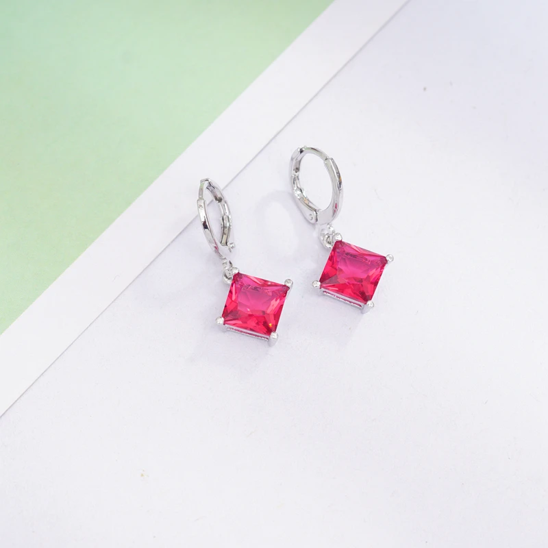 

Fine Crystal Zircon Simple Hoop Earrings for Women Girls Pop Fashion Elegant OL Lady Earring