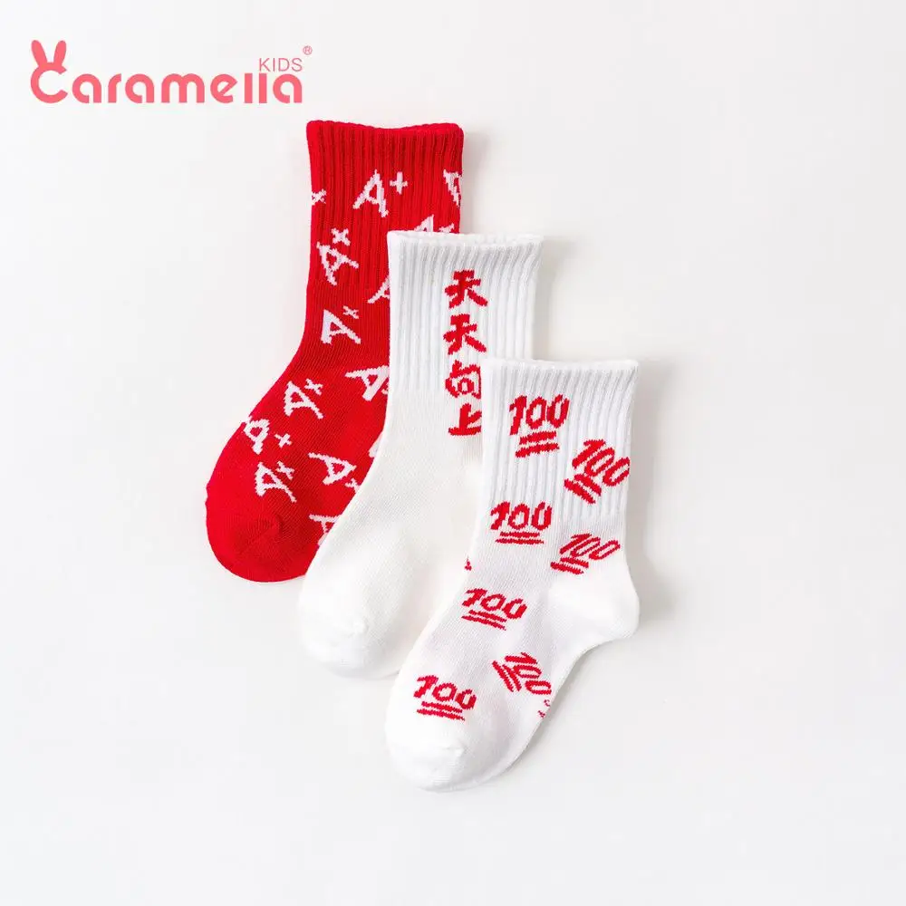 Caramella/3 пары, новинка года, детские носки хлопковые носки с забавными буквами А+ класса для студентов короткие Чулочные изделия белого и красного цвета для маленьких мальчиков и девочек
