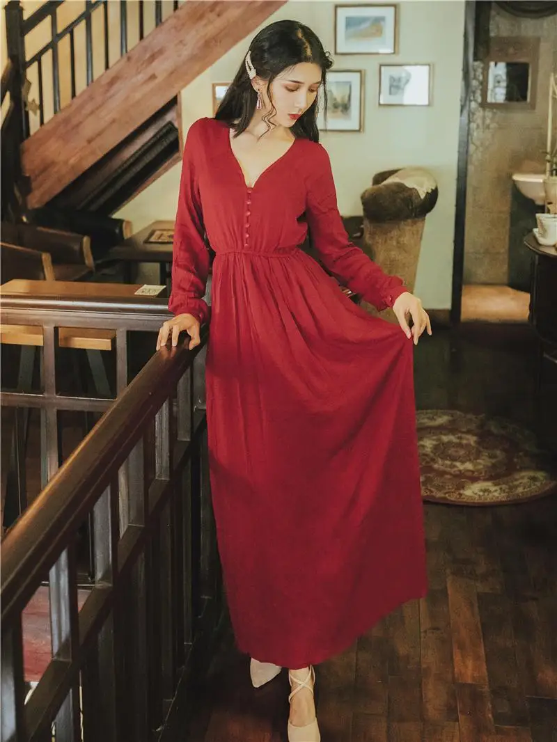 Early autumn new long-sleeved dress long lantern sleeve cotton and linen dress red beach dress scene shooting