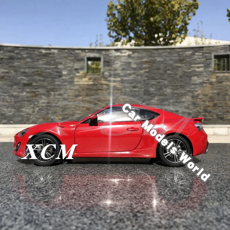 Литая под давлением модель автомобиля век Дракон GT86 GT 86 1:18(красный)+ маленький подарок