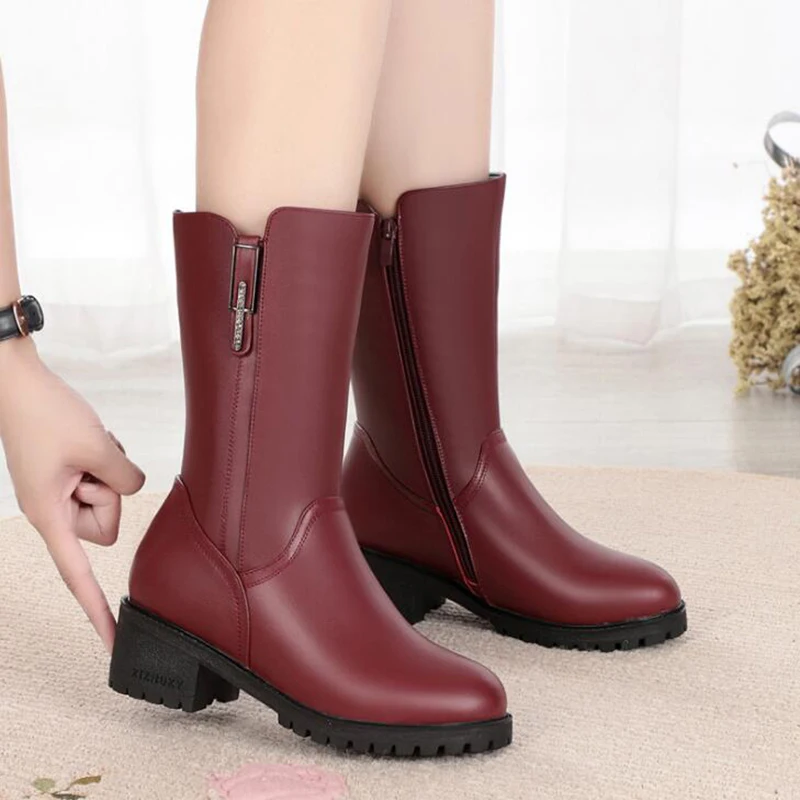 

Winter cotton boots women's boots thick with cotton shoes Martin boots wool in the middle boots leather boots large size 2019
