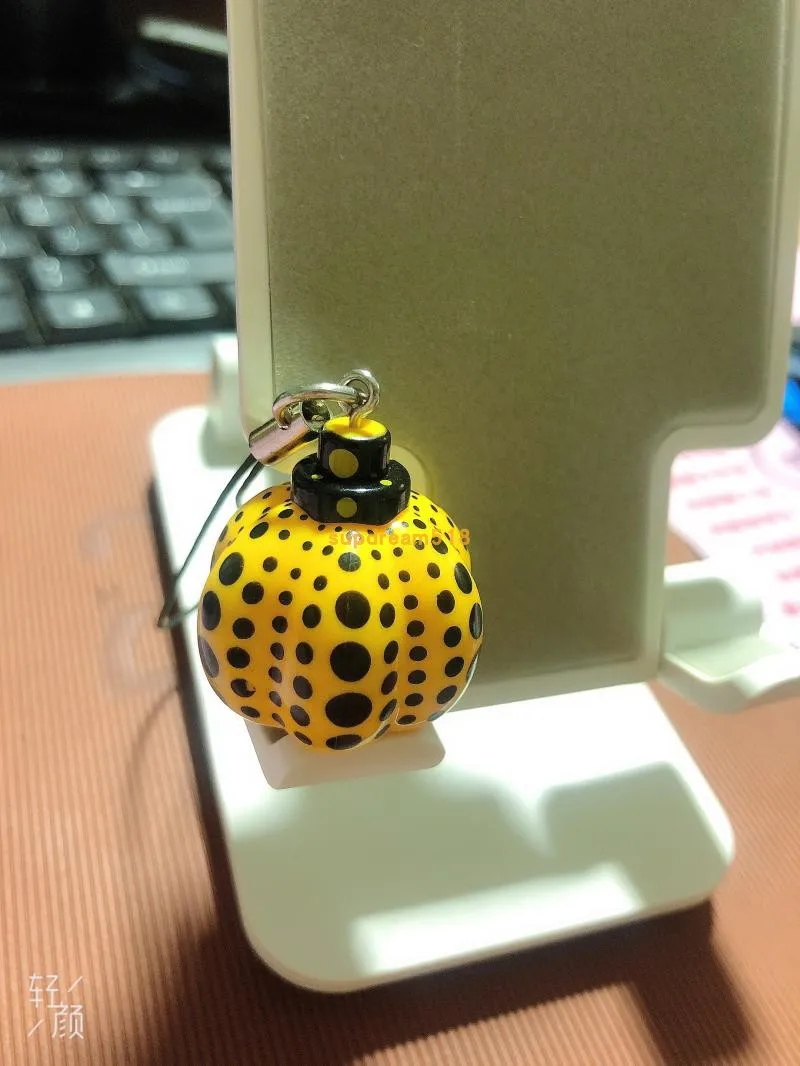 Pumpkin Lammfromm Yayoi Kusama Japan Artist Paperweight Object Sculpture Yellow key chains