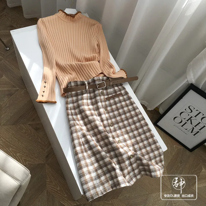 

A Generation of 2019 Winter New Slim Fit Half-Turtle-Neck Base Sweater + Plaid Skirt Set Entity