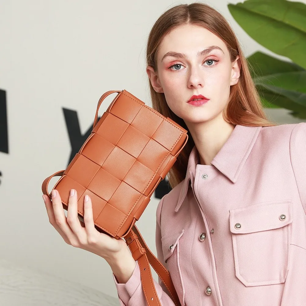 

Broadband Bag Woman Hong Kong Style Retro Small Square Bag Korean Edition Casual Change Handbag