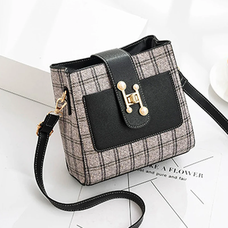 

Elegant Lady 2021 New Fashion Brand Design Simple Texture Single Shoulder Crossbite Bucket Bag