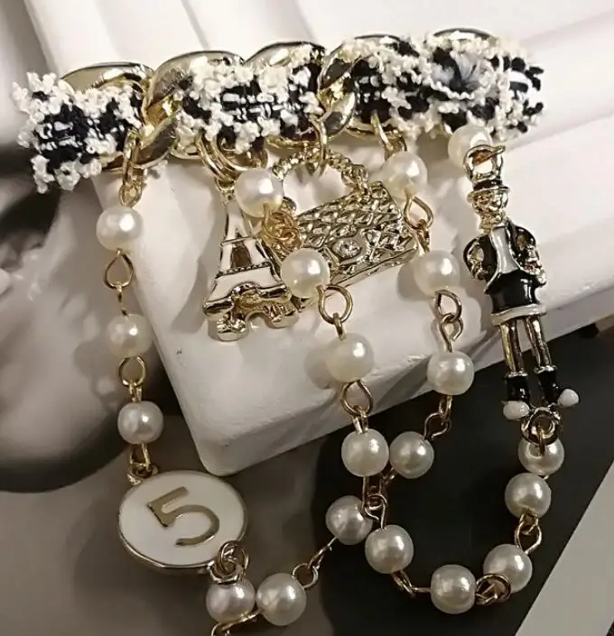 

Retro Handmade Crystal Chain Tassels Brooches No. 5 Pearl Tassel Brooch pins for Women Clothes Accessories Gift jewelry
