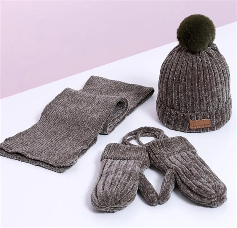 Gray Green 3 pcs set Детская зимняя шапка и шарф-перчатка, детская теплая вязаная плюшевая шапка, комплект из 3 предметов, однотонный костюм с шарфом и помпонами для мальчиков и девочек От 0 до 3 лет - Цвет: Gray Green 3 pcs set