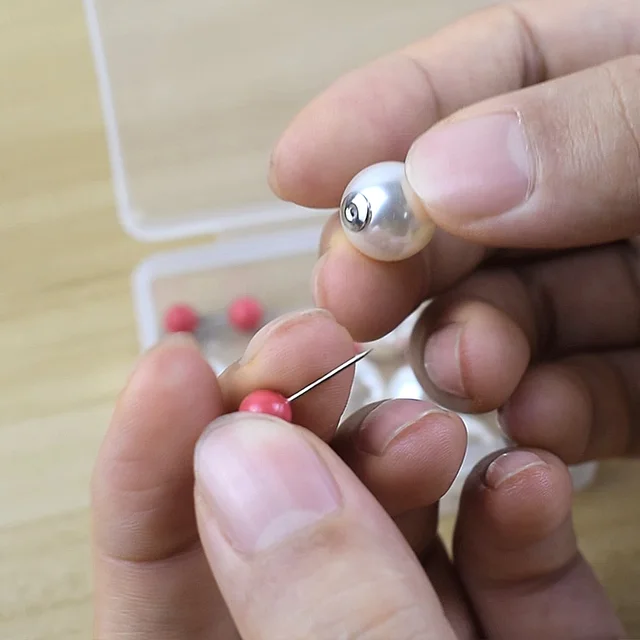 안전하고 스타일리시한 양재 핀 안티 핀치 핸드 핀 볼로 창작성을 발휘하세요.