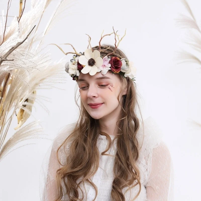 

Retro Forest Branch Antlers Rose Gypsophila Dry Flower Garland Exaggerated Prom Catwalk Dress Event Accessories