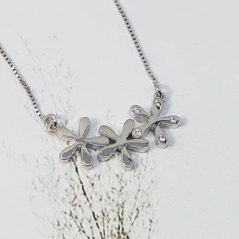

MSWEIJIA Design S925 Sterling Silver Diamond Flower Necklace Delicate Sweet Five Petal Flower Clavicle Chain Necklace for Women