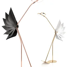 Постсовременный черный/белый СВЕТОДИОДНЫЙ торшер Фламинго креативная столовая гостиная стоящее освещение прикроватный отель искусство вертикальные огни