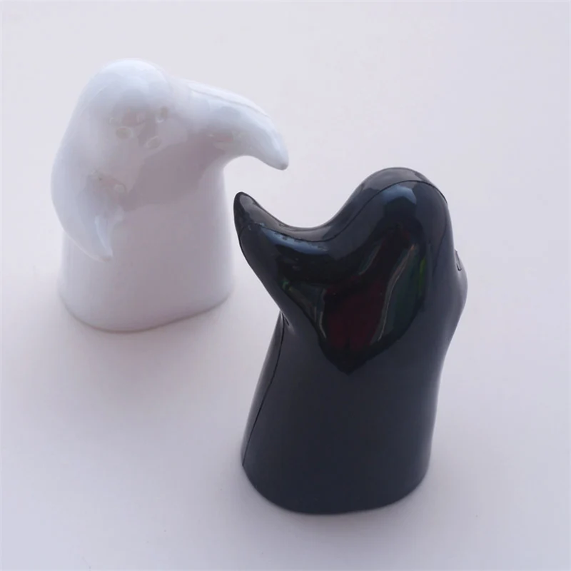 2PCS-Set-Kitchen-Black-White-Couple-Plastic-Seasoning-Tank-Characters-Salt-Pepper-Shakers-Design-Ghost-Shaker