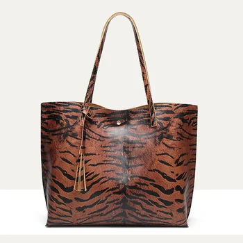 

European And American Style New Large Capacity Women Shoulder Bag Fashion Leopard Print Tassel Crossbody Bag Modern Niche Bolsa