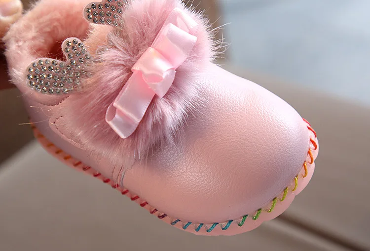 Ботинки для малышей; детская хлопковая обувь с флисом; утолщенная зимняя обувь для девочек розового цвета; обувь принцессы на мягкой подошве