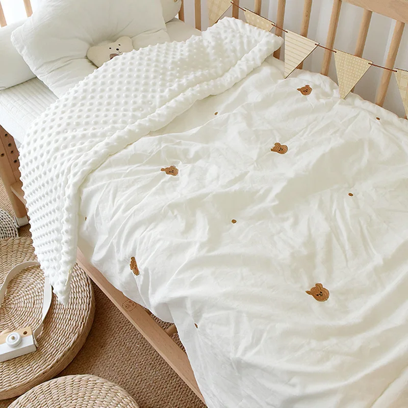 Fashion Korean Embroidered Cherry Bear Throw Blankets Cute Bubble Muslin Cotton Gauze Crib Cover Bedding Quilts Accessories