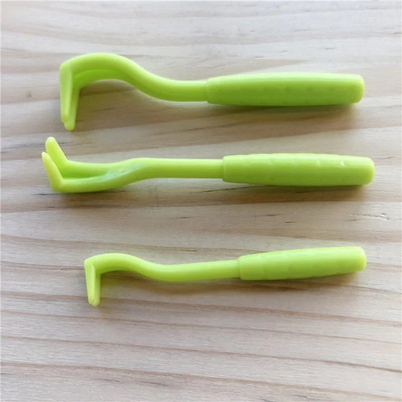 

3pcs/set Pet Mites Flea Extractor Insect Clip Device Tweezers Jumping Scorpion Hook Cat Dog Cleaning Scratching Pet Plastic