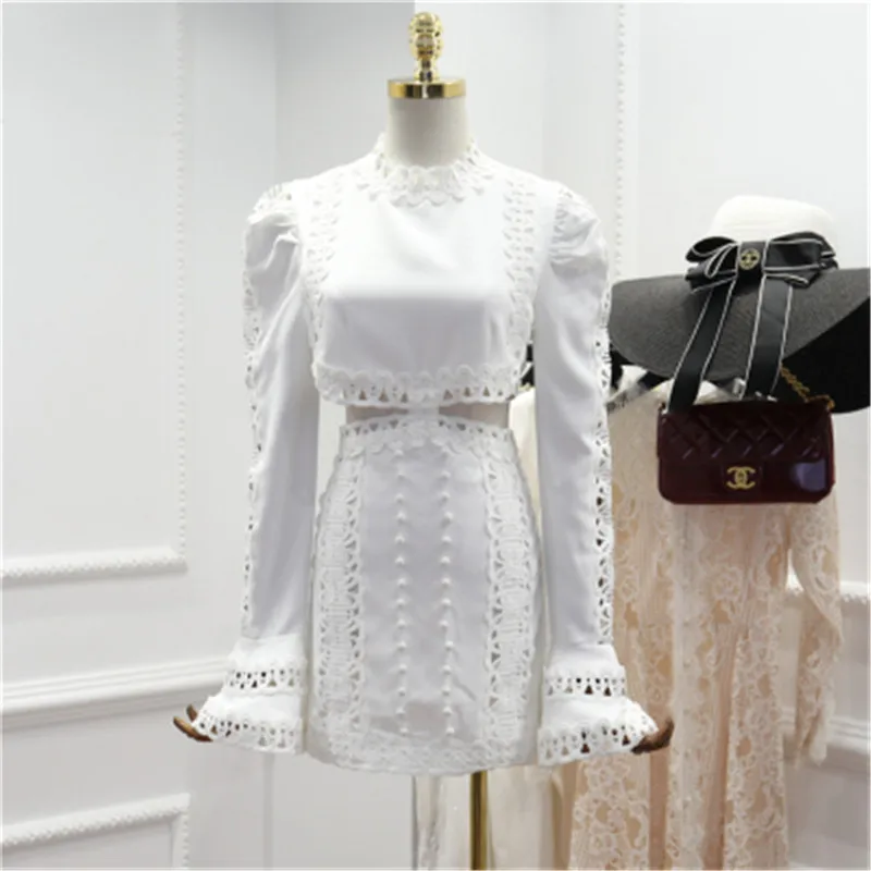 Женское кружевное мини платье подиумное винтажное ажурное с вышивкой крючком и