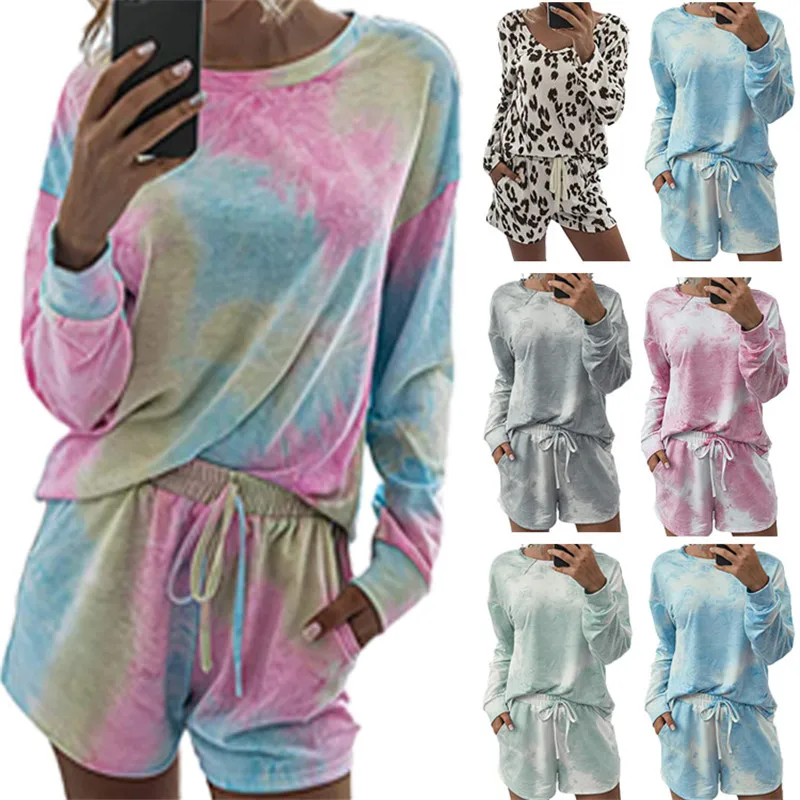 

The spring and autumn period and the type of house coat sleeves printed round collar T-shirt + shorts trousers tailored suit