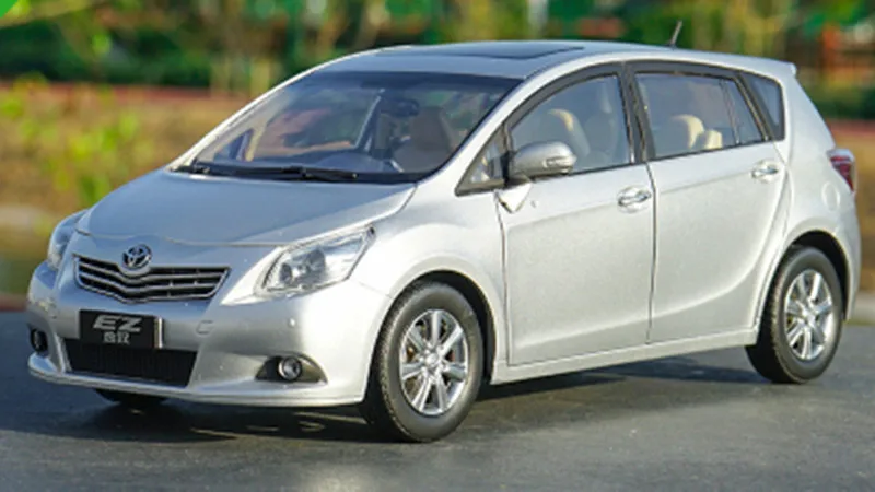 Silver Авторизованный подлинный Сплав 1:18 Volkswagen New Polo 2013 Желтая модель миниатюрного литья под давлением классическая модель автомобиля - Цвет: Silver