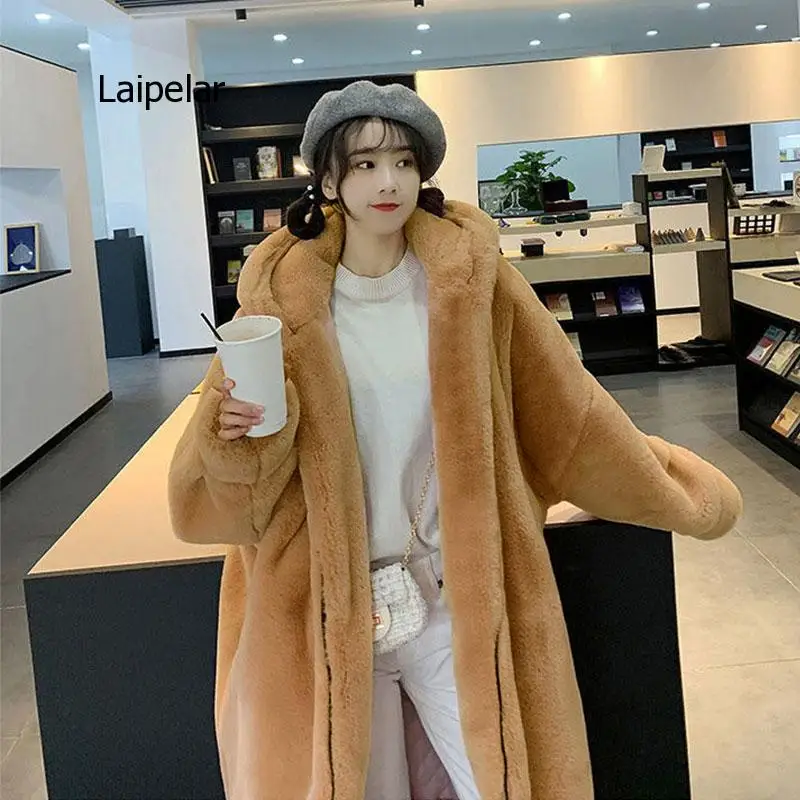 Рисунок 3 - Женская парка с капюшоном