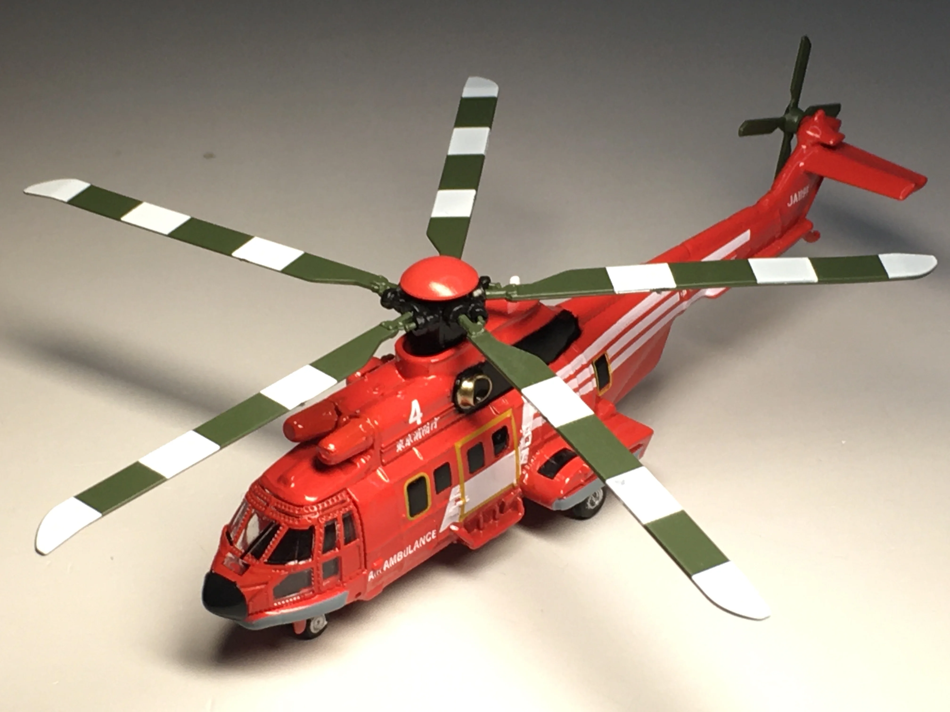 Tiny 1/144 Super Puma Helicopter Japan Die Cast Model Helicopter