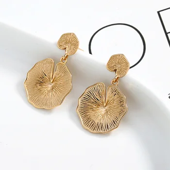 

Gold Ganoderma Stud Design Earrings Creative Geometric Mushroom Earrings for Women Fashionable Jewelry Gift