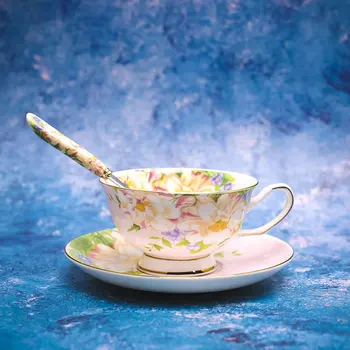 

Simple Bone China Ceramics Tea Coffee Cup Set Creative Gold Rim with Spoon Turkish Tea Cups Tasse A Cafe Cups and Saucers BE50MU