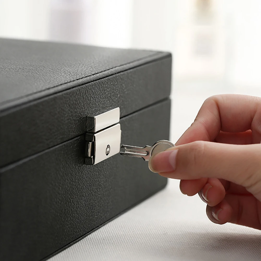 корсет. сверхпрочный трос с храповым механизмом 1/4 фунтов. заперла в поясе. наручники для рук и ног. затянутый ремень на талии.