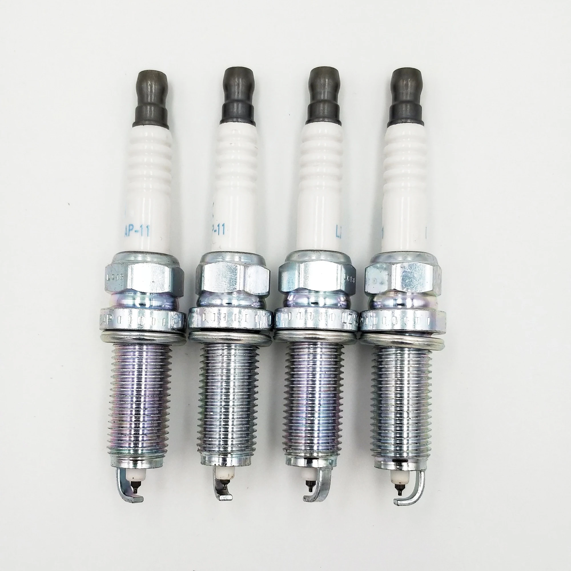 4 шт./лот OEM LZKAR6AP-11 22401-ED815 LZKAR6AP11 22401ED815 Иридиевые свечи зажигания для Nissan Micra Tiida X-Trail |