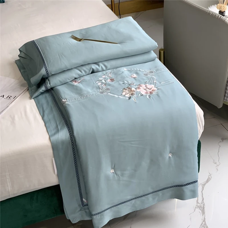 2020 Luxury Tencel Summer Quilt Fill mulberry silk Embroidery Comforter Hollow edge Duvet Soft 200x230cm Size Limited sales