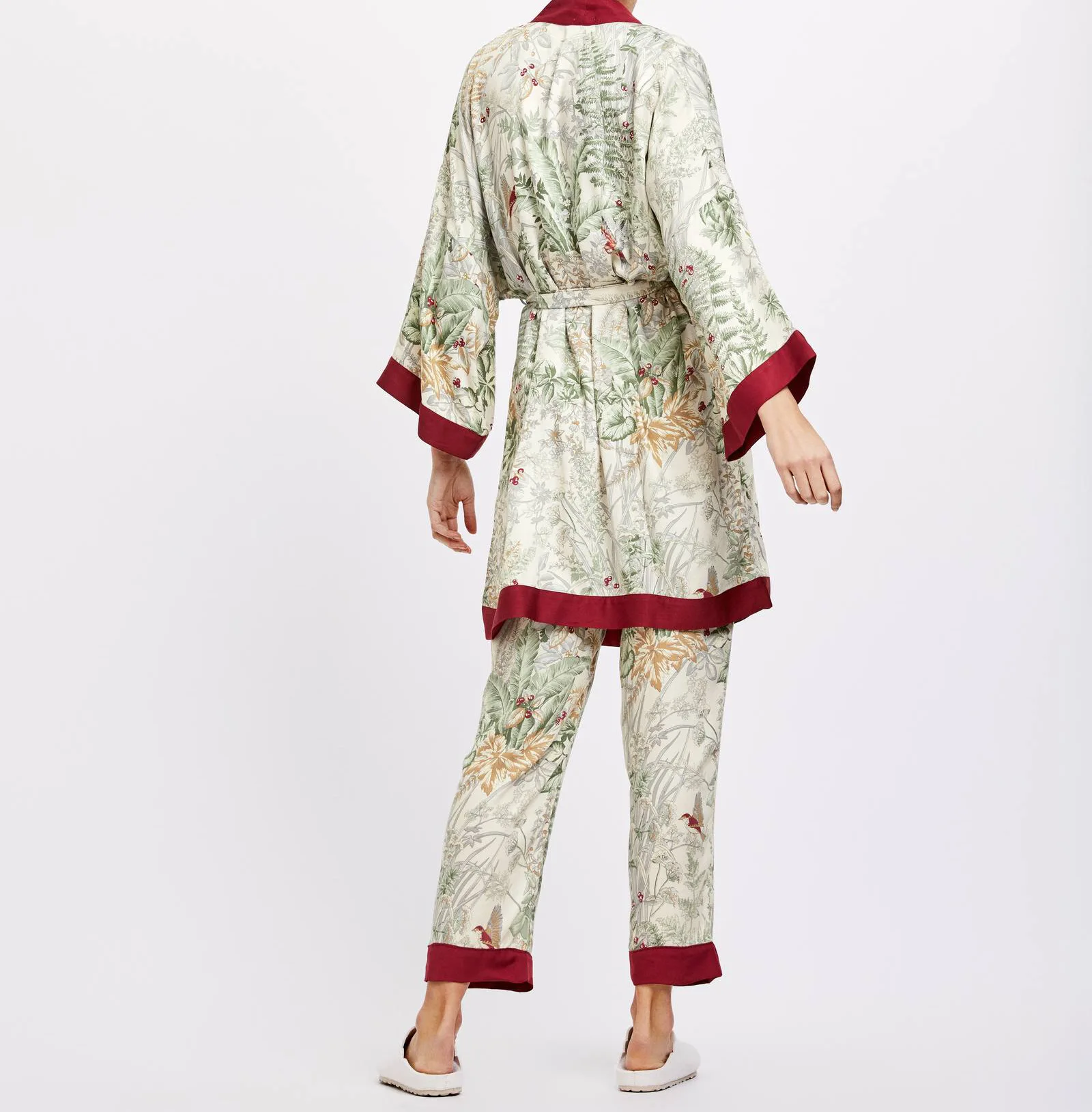 Spring Leisure Loose Comfortable V-collar Fashion Silk Robes for Women Satin Dress Long Sleeve Bath Robe Satin Lingerie Robe