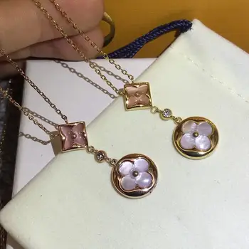 

New fashion two flower necklace; white mother oyster; rose gold gold gold; women; will not fade;