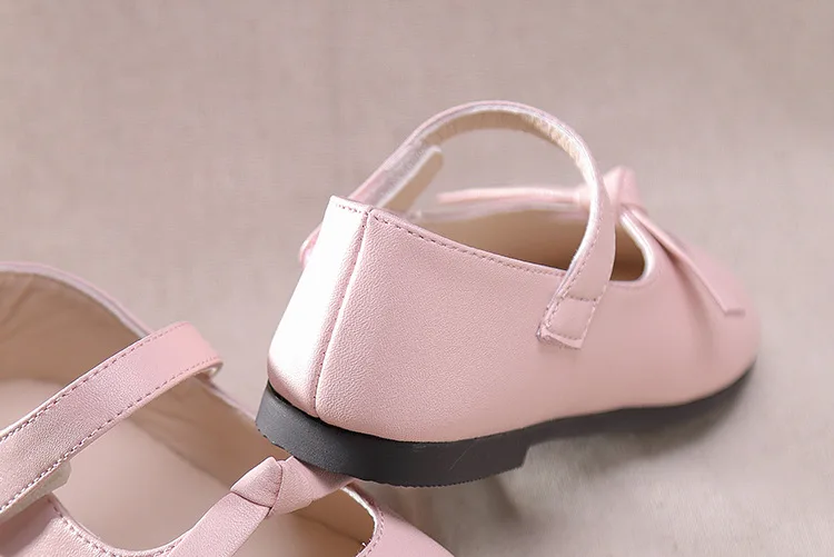 Новые Девушки кожаная обувь для принцессы с Бантом Летняя одежда на застежке-липучке детское платье для свадебных торжеств Туфли без каблуков; обувь Mary Jane; вечерние сандалии-мокасины