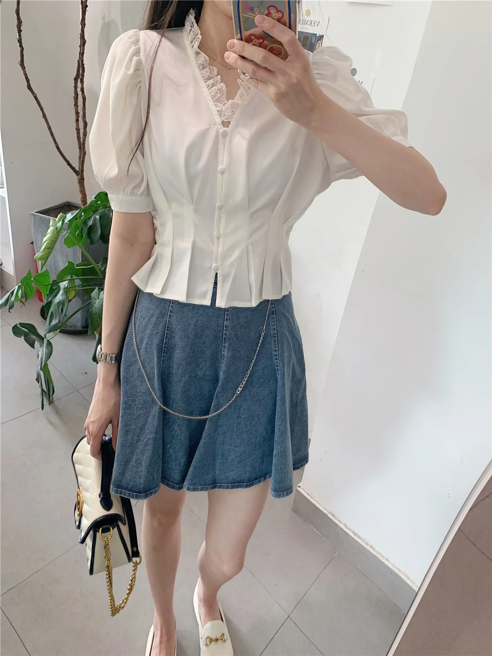 V-collar Shirt Fit Slimming Tops Joint Lace Edge Slim Women 's 2022 Summer New Style French Non-mainstream Sense of Design White