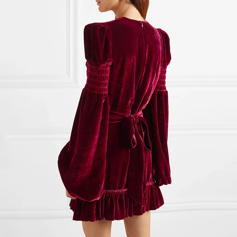 Cena TWOTWINSTYLE wzburzyć aksamitne damskie sukienki O Neck latarnia z długim rękawem wysokiej talii marszczona sukienka kobiet 2019 modna odzież fala